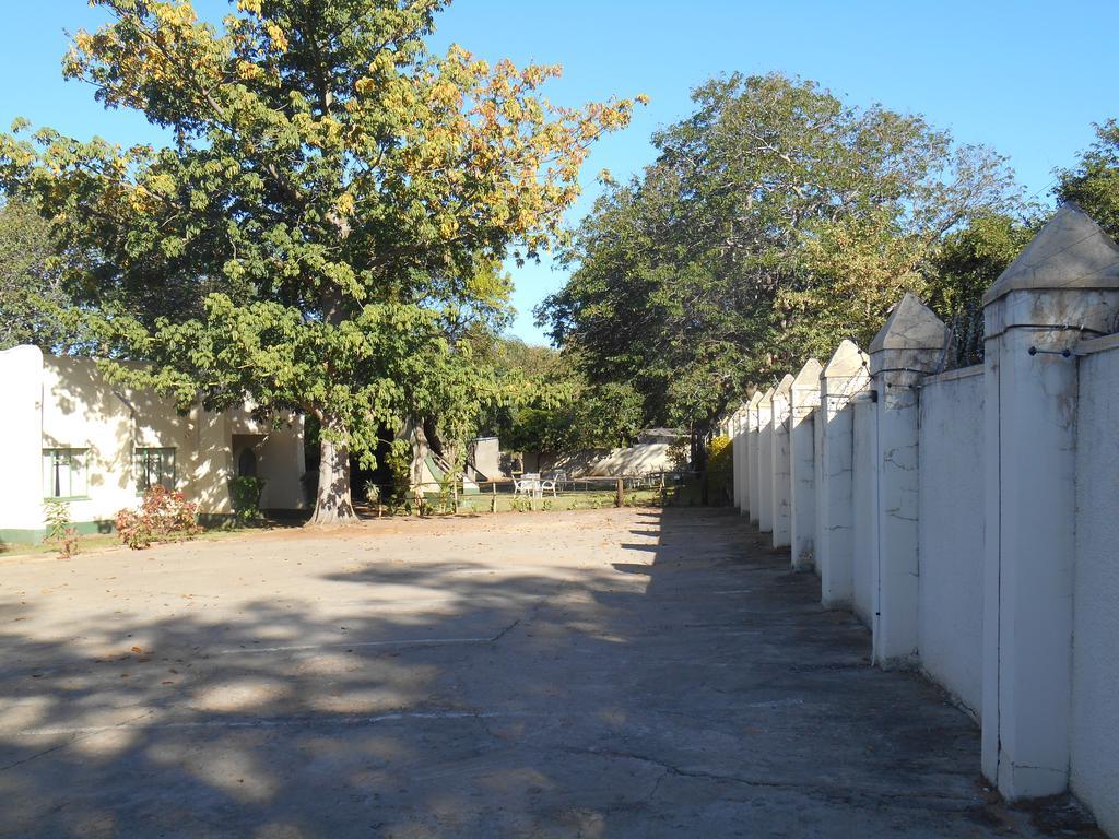Victoria Falls Budget Hotel エクステリア 写真