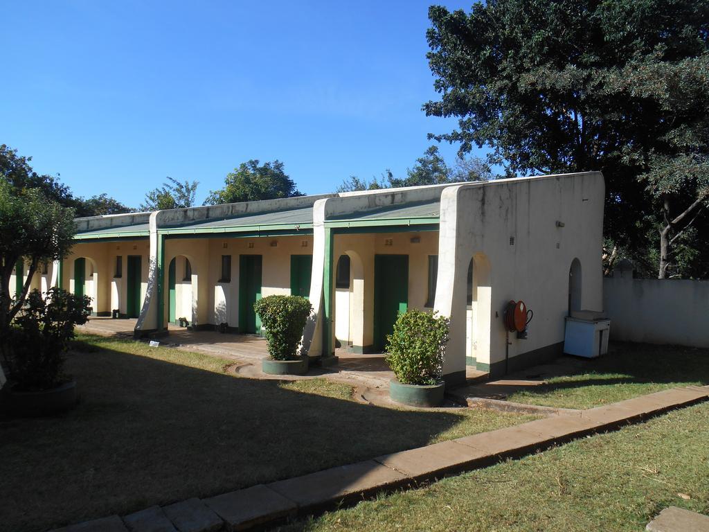 Victoria Falls Budget Hotel エクステリア 写真