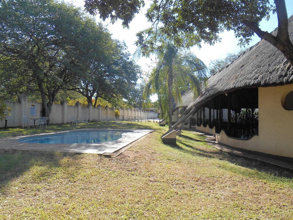 Victoria Falls Budget Hotel エクステリア 写真