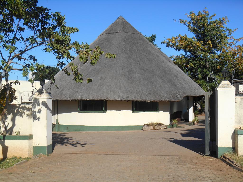 Victoria Falls Budget Hotel エクステリア 写真