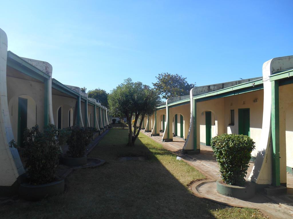 Victoria Falls Budget Hotel エクステリア 写真